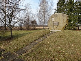 Камень в память Юлюса Янониса (Бяржиняй, Биржайский район, Литва)