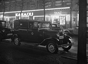 Kakadu [de] bar,[11] corner of Joachimsthalerstraße, Augsburger Straße, and Kurfürstendamm, operated from 1919 to 1937