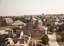 Biserica Mare Domneasca si ruinele Curtii Domnesti, Targoviste.jpg