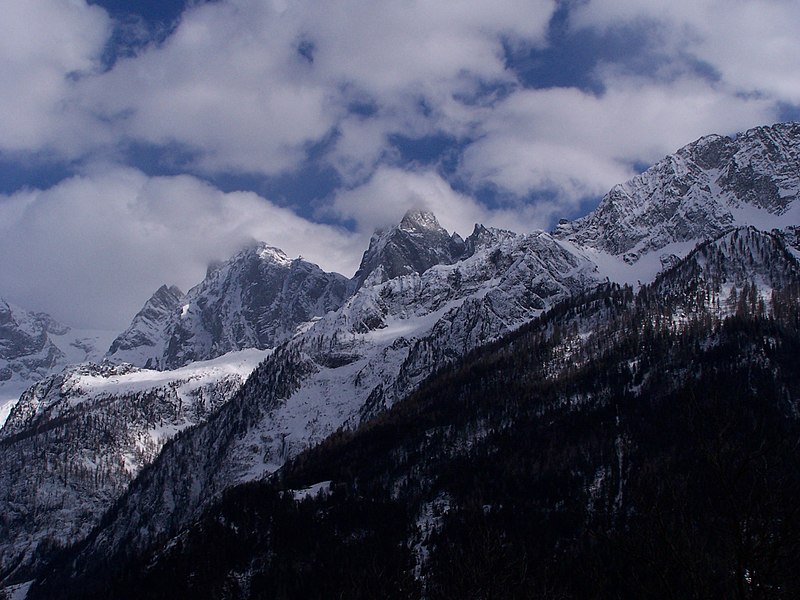 File:Bregaglia cengalo badile.jpg