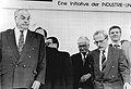 Bundesarchiv Bild 183-1990-0828-030, Halle, Kundgebung mit Helmut Kohl und de Maiziére.jpg