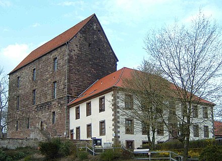 The Muthaus of Hardeg Castle in Hardegsen and the neighbouring Amtshaus Burg Hardegsen 3.jpg