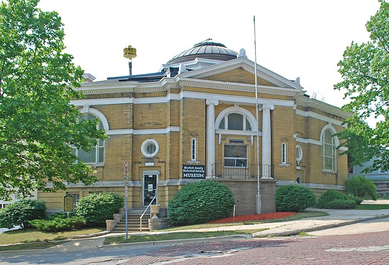 File:Cadillac MI Public Library.jpg