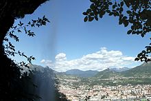 Vista di Trento da dietro la cascata