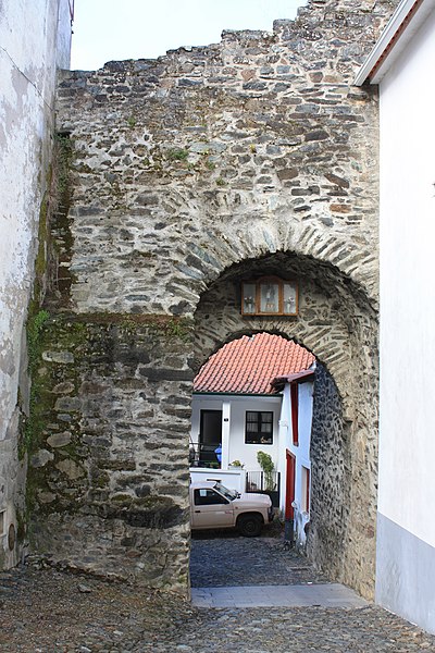 File:Castelo de Vinhais 06.jpg