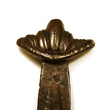 Closeup of the pommel Cawood sword - pommel - YORYM 2007 3086.JPG