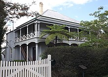 Ústřední sborový kostel Manse od stezky pro pěší, Ipswich, Queensland.jpg