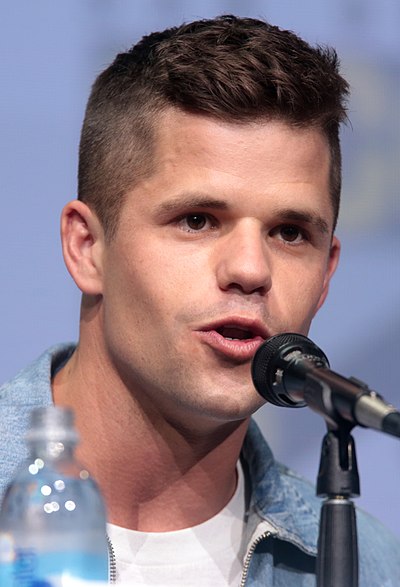 Charlie Carver Net Worth, Biography, Age and more