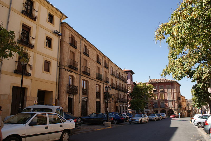 File:Ciudad de Sigüenza, Plaza Obispo de Bernardo 12.JPG