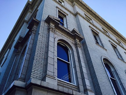 Cleveland Clinic's original building, built in 1921 Cleveland Clinic Original Building.jpg