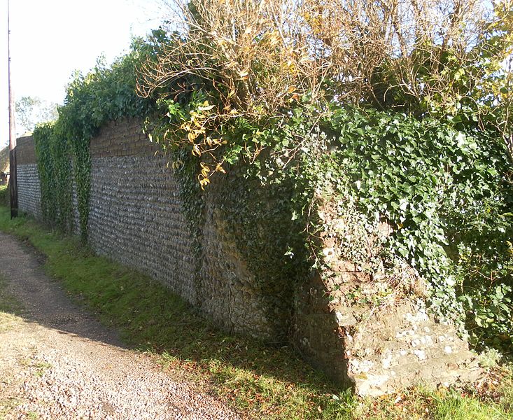 File:Cobbled Garden Wall at Langney Priory, Langney, Eastbourne (NHLE Code 1043641) (October 2012).JPG