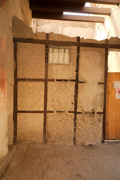 File:Collegio degli Augustali (Herculaneum) 14.jpg