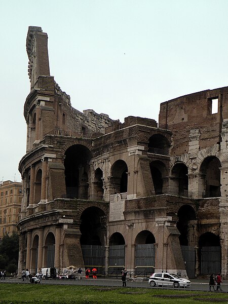 File:Colosseum. Half cross section.jpg