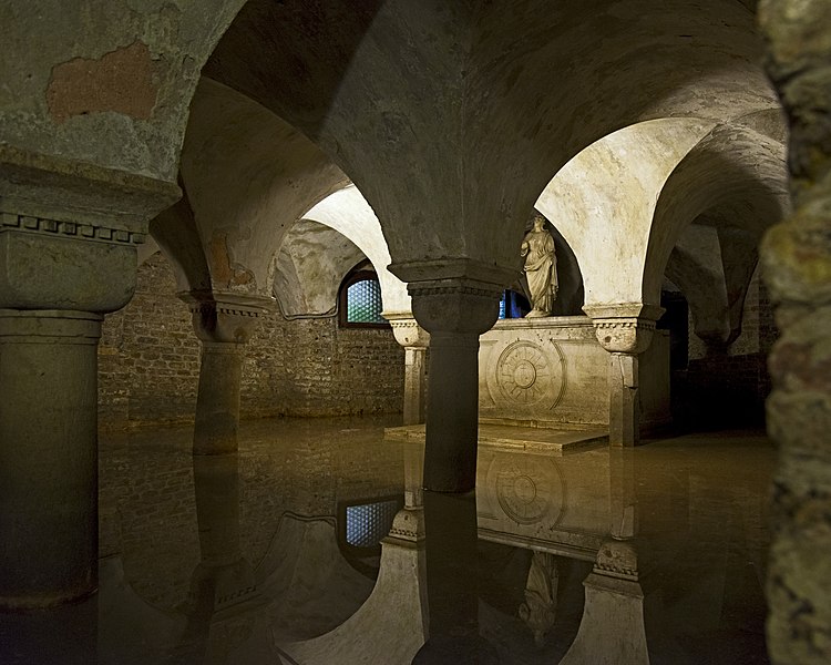 File:Crypt of San Zaccaria (Venice).jpg