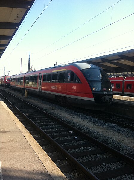 File:DB 642 717 in Augsburg Hbf.jpg