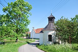 Kaplička ve vesnici