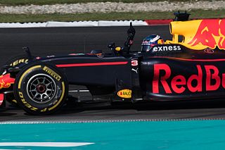 320px-Daniel_Ricciardo_won_2016_Malaysian_GP_2.jpg