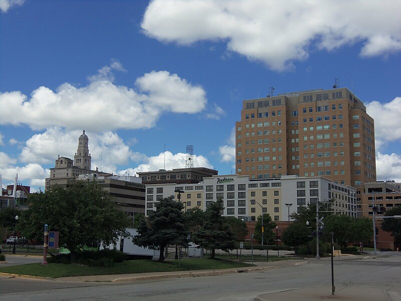 File:Davenport, Iowa Skyline 2013 02.JPG