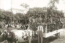 Sao Romedio Community float at the 1932 Festa da Uva. Desfile da Festa da Uva 1932.jpg