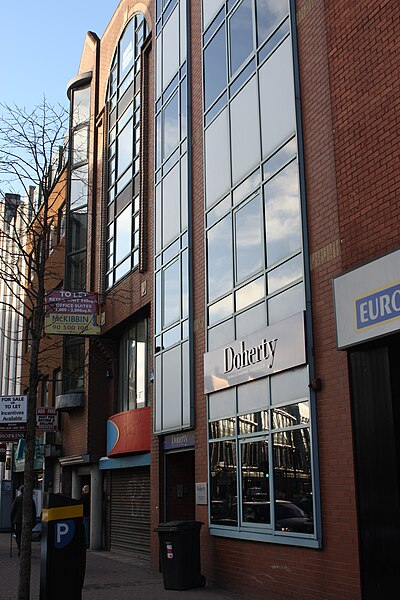 File:Dohertys, Belfast, January 2011.JPG