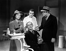 L–R: Marjorie Reynolds, Boris Karloff (seated), Raymond Hatton and Grant Withers in Doomed to Die (1940)