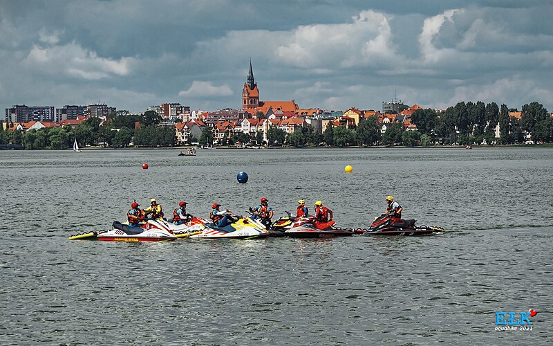 File:Ełk aquabike 03.07.2021 1.jpg