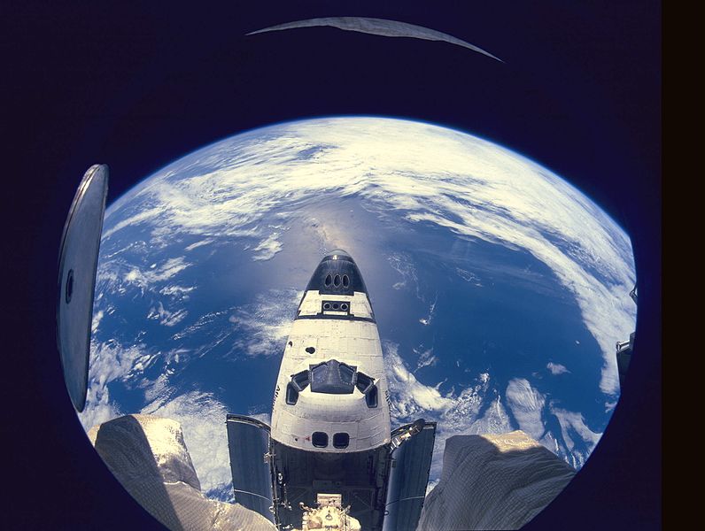 Archivo:Earth & Atlantis (STS-71).jpg