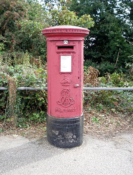 File:Edward VII postbox on Heath Street, London NW3 - geograph.org.uk - 5203192.jpg