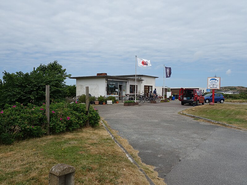 File:Ehemalige Tankstelle in Hörnum 2018.jpg