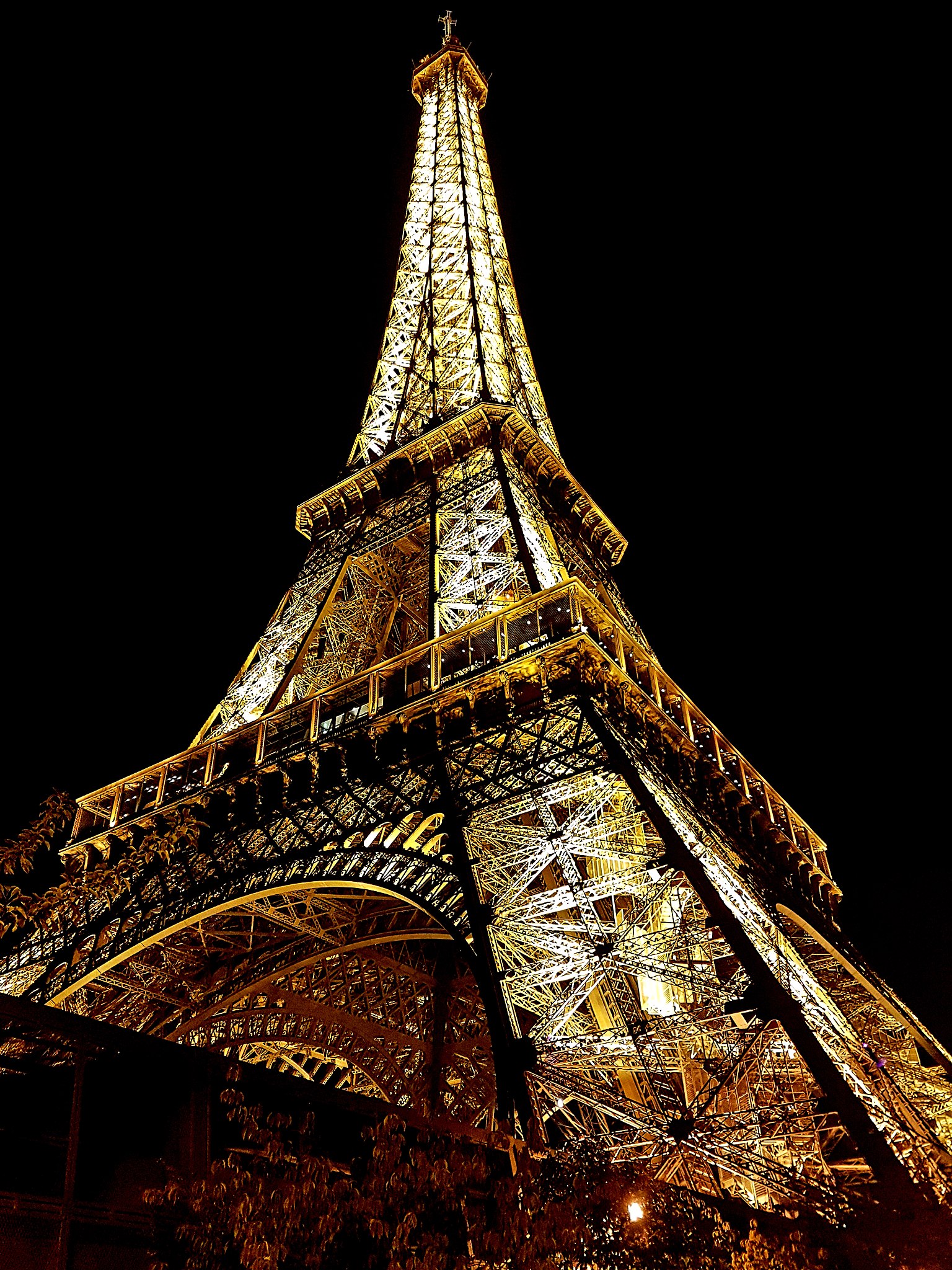 File:Eiffel Tower in Las Vegas at night.JPG - Wikimedia Commons