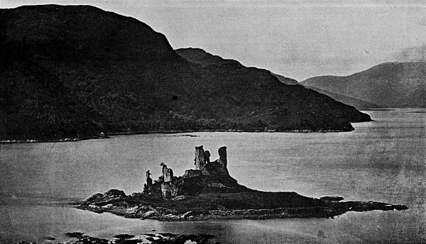 Castle ruins, sometime before 1911