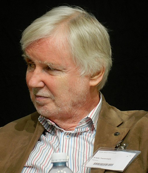 File:Erkki Tuomioja (Helsingin kirjamessut) 2017 32.jpg