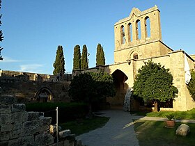 Le rovine dell'abbazia