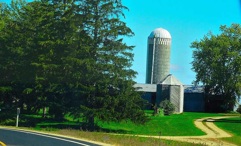 File:Farm near the Wisconsin River - panoramio (1).jpg