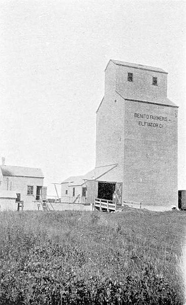 File:Farmers' elevator in Benito, Manitoba (1914).jpg