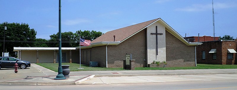 File:First Christian Church, Prague, Oklahoma.jpg