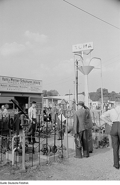 File:Fotothek df roe-neg 0006171 003 Ausstellungsstand der Firma Hans und Werner Schu.jpg