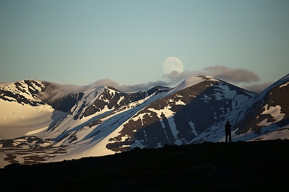A silhouette of a photographer in front of a full moon over the mountains in Abisko National Park. Taken from the Nuolja mountain. Photograph: Jojoo64 (CC BY-SA 4.0)