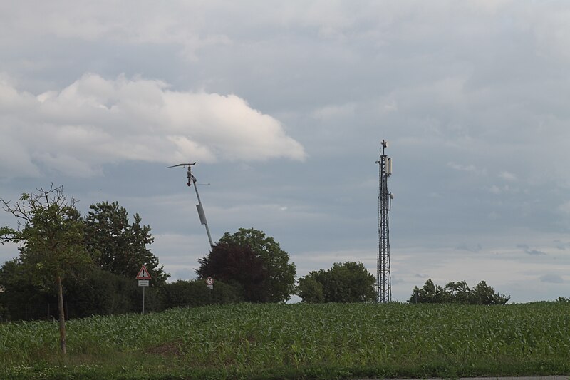 File:Funkturm und Einfluegel Windkraftanlage Wurmberg.JPG