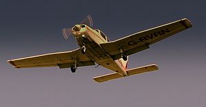 G-RVRN PA28 CHEROKEE OF RAVENAIR LANDING ON RUNWAY 27 AT LIVERPOOL JOHN LENNON AIRPORT MAY 2013 (8715168188).jpg