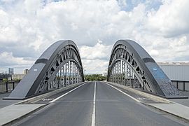 GER-2016-Frankfurt-Bridge 03 (Honsellbrücke).jpg