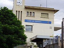 La gare depuis le Chemin latéral au nord des voies.