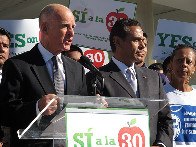 File:Gov. Jerry Brown and Mayor Villaraigosa (8117050887).jpg