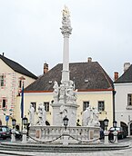 GuentherZ_2011-02-19_0054_Perchtoldsdorf_Marktplatz_Dreifaltigkeitssaeule.jpg