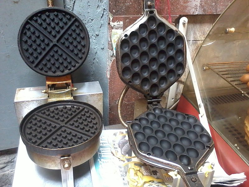 File:HK Sheung Wan On Tai Street snack food product shop tool 雞蛋仔 eggette bubble waffle Kitchen tools Utensils Jan-2013.jpg