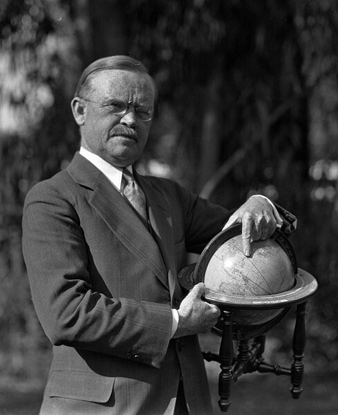 File:Halbert Powers Gillette holding globe.jpg