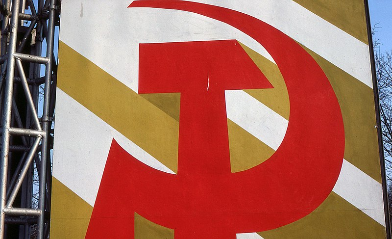 File:Hammer and Sickle, Moscow (31674961500).jpg