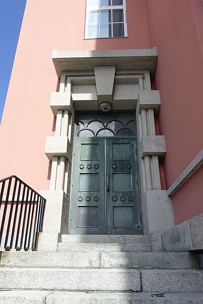 File:Haugesund rådhus Rådhuset City Hall Munthe-Kaas Blakstad 1931 Trapp stairs Door Norway 2020-06-09 00134.jpg