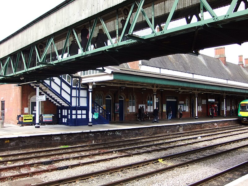 File:Hereford railway station - DSCF1888.JPG