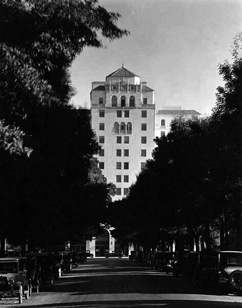 File:Hollywood Roosevelt Hotel 1927.jpg